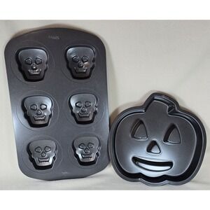 Set of‎ 2 Wilton Halloween Cake Pans Mini Skulls Big Pumpkin Non-Stick Muffin